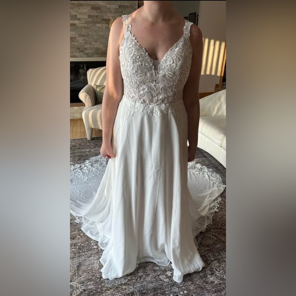 Elegant White Lace Women's Dress - Picture 1 of 5